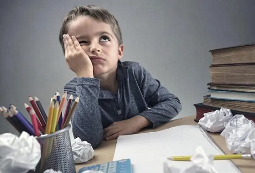 引起孩子多动症的教育因素有什么？